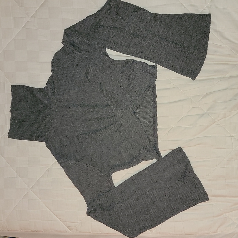 Turtle neck crop top long bell sleeve